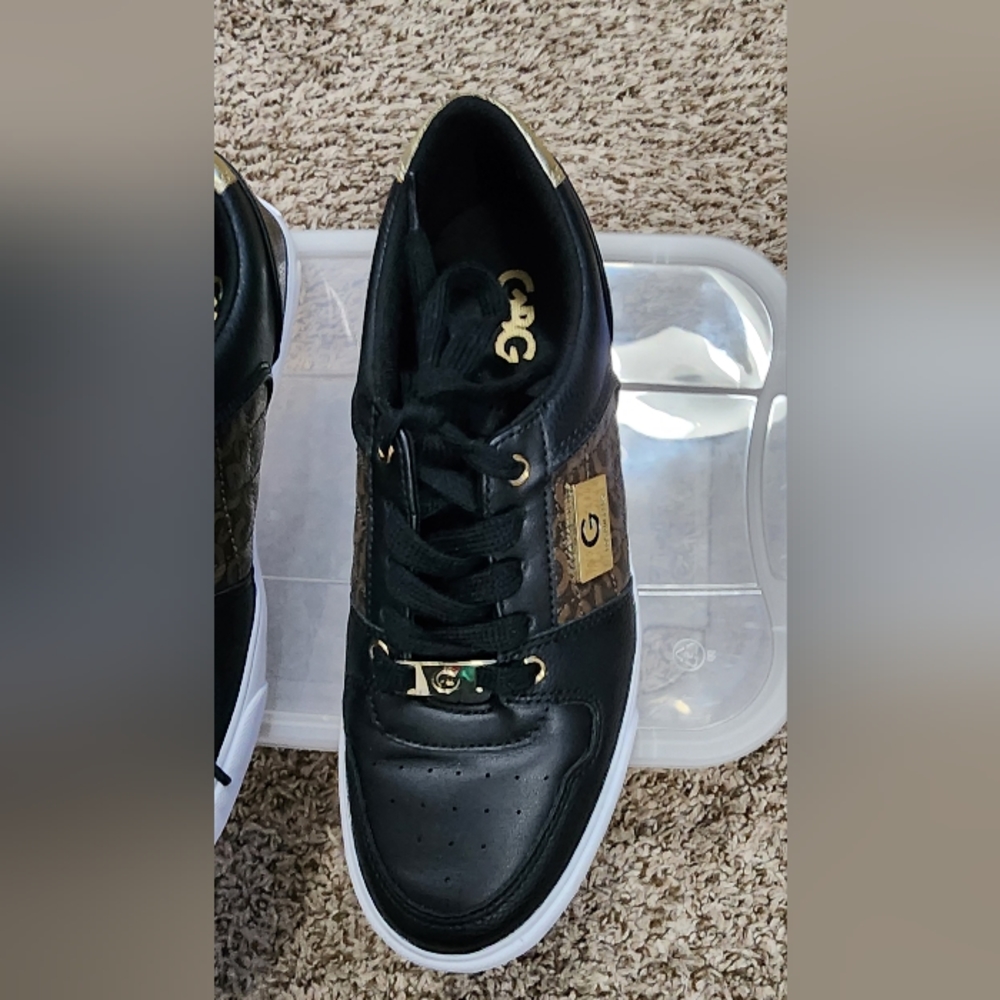 Shoe - Picture 2 of 3